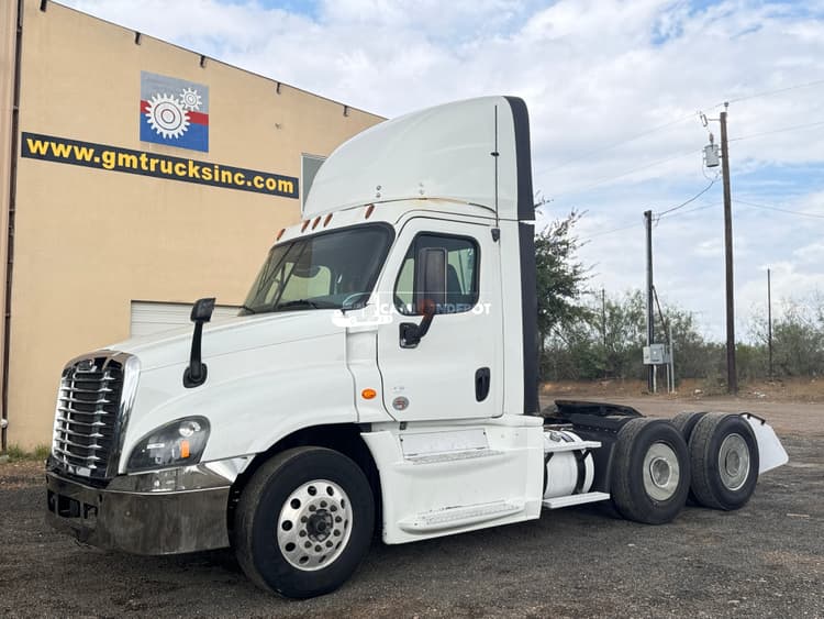2016 FREIGHTLINER CASCADIA 125  Day Cab Trucks