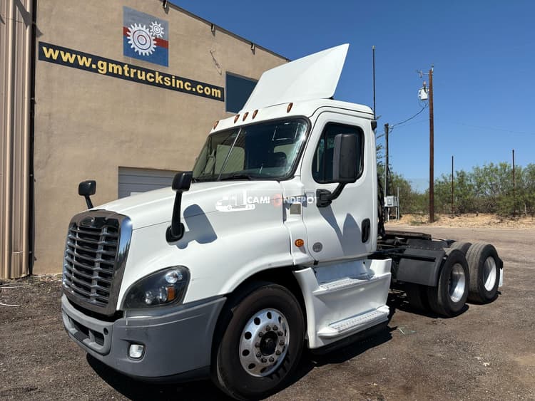2016 FREIGHTLINER CASCADIA 125  Day Cab Trucks