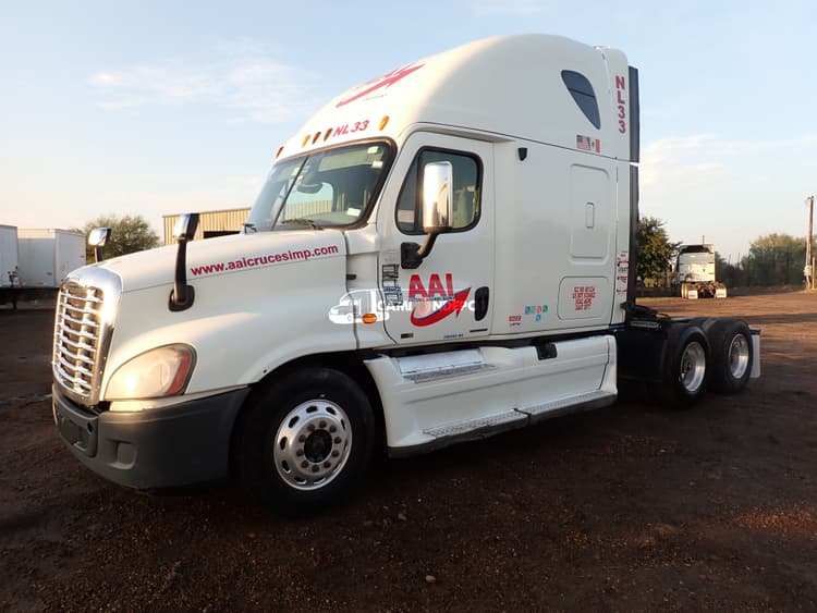 2012 FREIGHTLINER CASCADIA 125 Sleeper Trucks