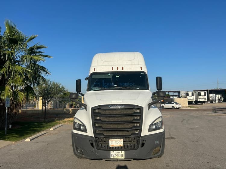 2019 FREIGHTLINER CASCADIA Sleeper Trucks