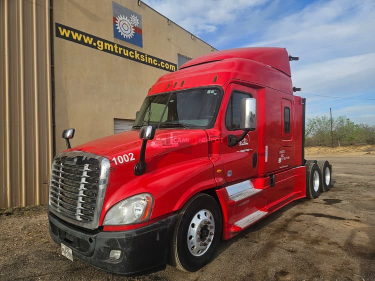 2017 FREIGHTLINER CASCADIA Sleeper Trucks