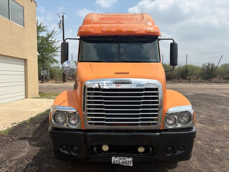 2006 FREIGHTLINER CASCADIA Sleeper Trucks