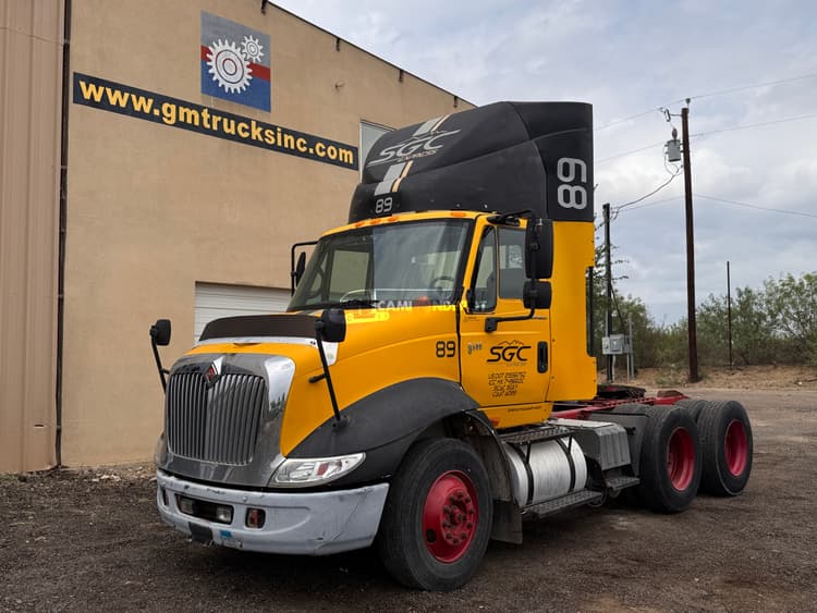 2005 INTERNATIONAL 8600 Day Cab Trucks