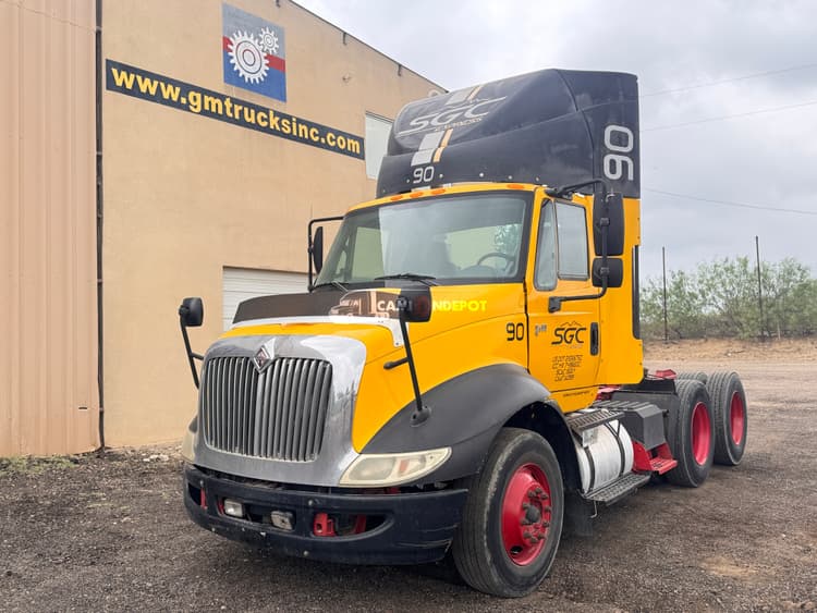 2004 INTERNATIONAL 8600 Day Cab Trucks