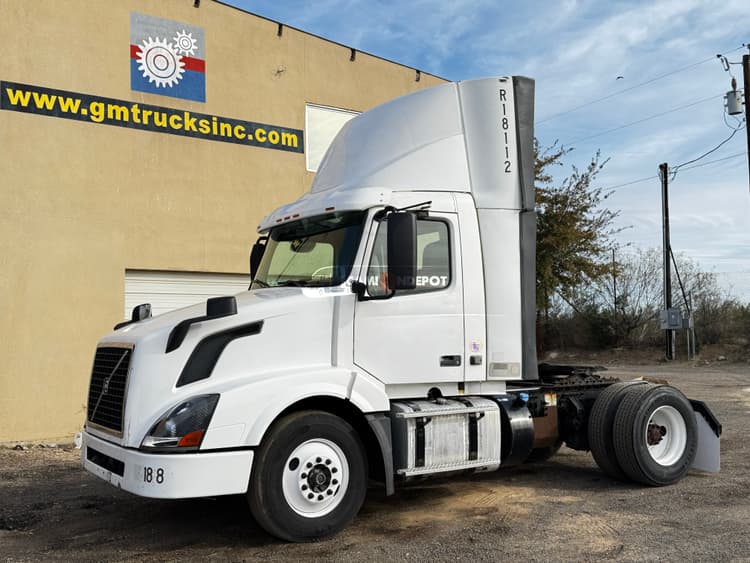 2016 VOLVO VNL Day Cab Trucks