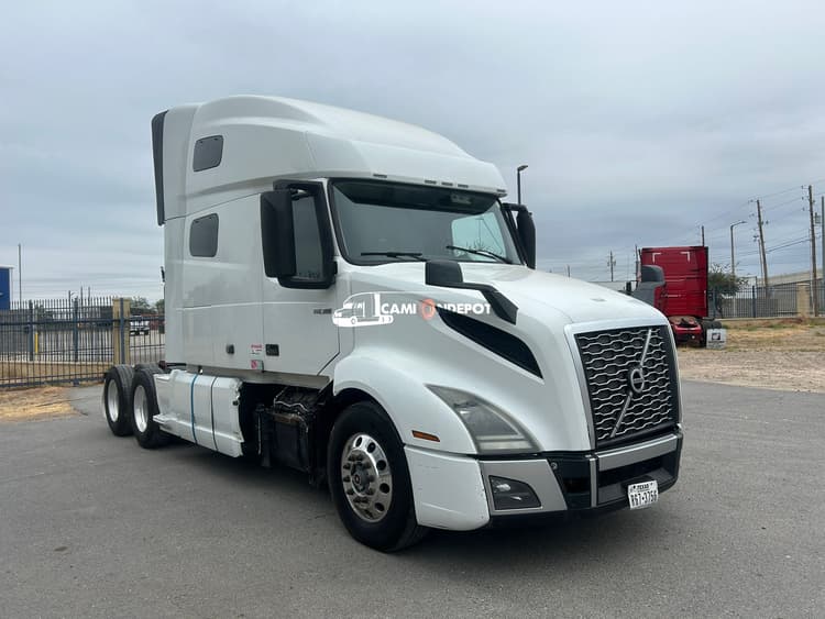 2019 VOLVO VNL Sleeper Trucks
