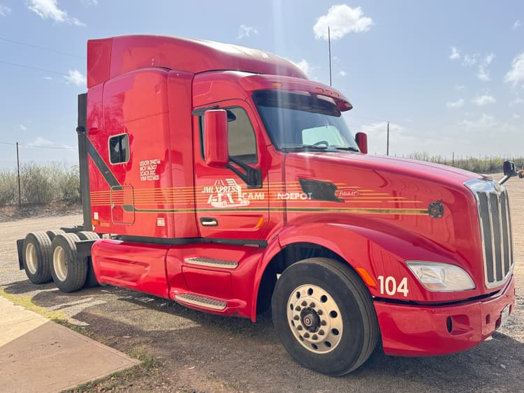 2015 PETERBILT 579 Sleeper Trucks