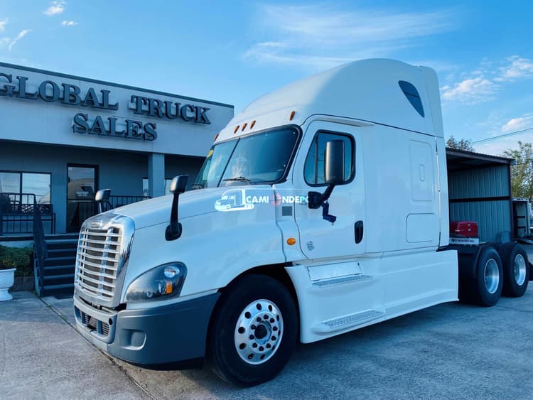 2016 FREIGHTLINER CASCADIA 125 Sleeper Trucks