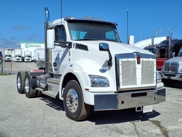 2025 KENWORTH T880 Day Cab Trucks