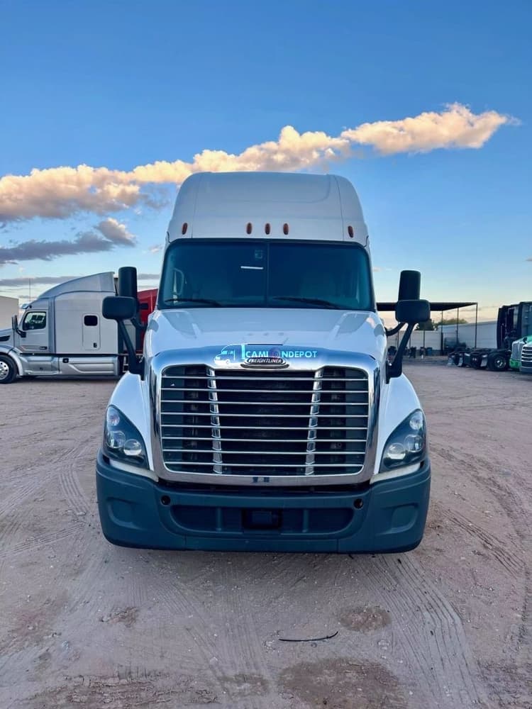 2018 FREIGHTLINER CASCADIA Sleeper Trucks