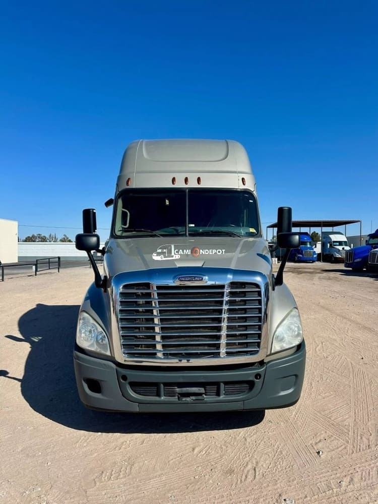 2018 FREIGHTLINER CASCADIA Sleeper Trucks