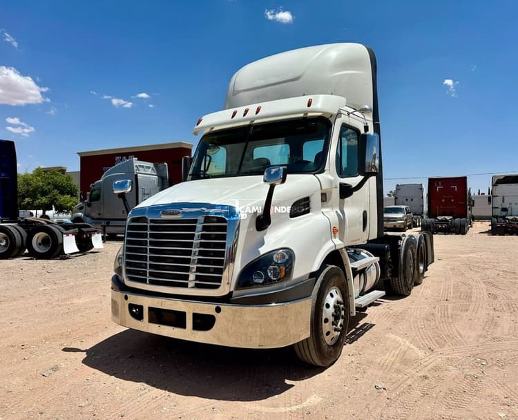 2018 FREIGHTLINER CASCADIA Day Cab Trucks