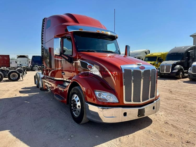 2019 PETERBILT 579 Sleeper Trucks