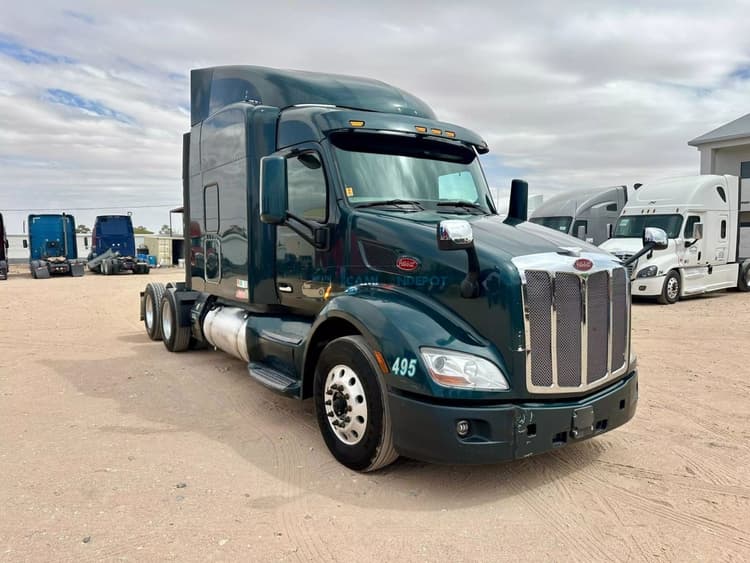 2019 PETERBILT 579 Sleeper Trucks