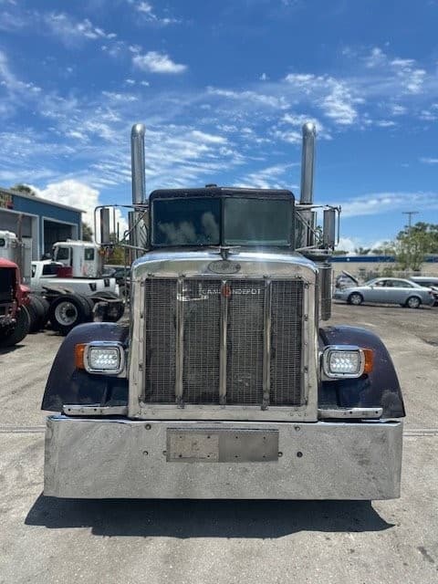 2000 PETERBILT 379 Sleeper Trucks