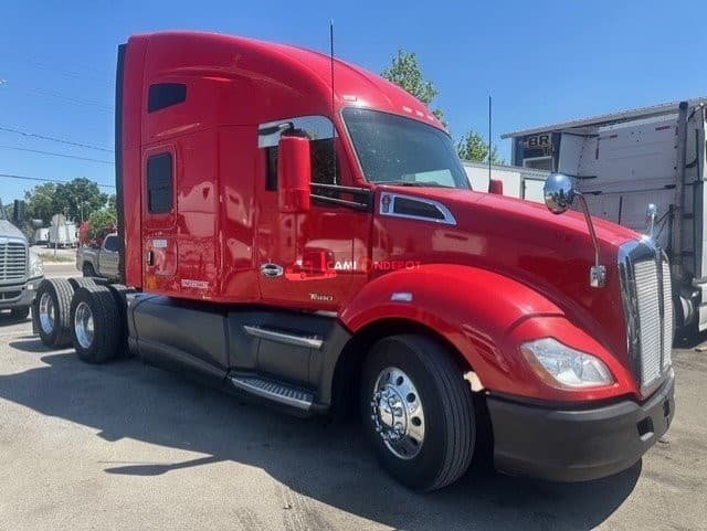 2014 KENWORTH t 680 Sleeper Trucks