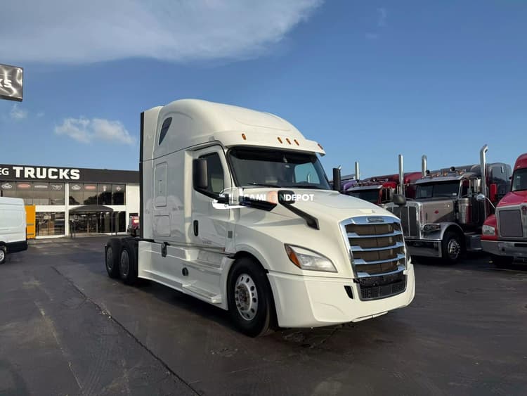 2020 FREIGHTLINER CASCADIA 126 Sleeper Trucks