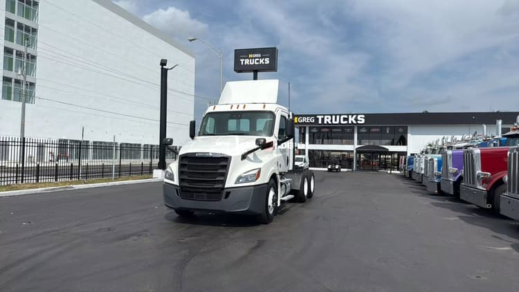 2021 FREIGHTLINER CASCADIA 126 Day Cab Trucks