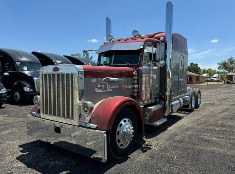 2005 PETERBILT 379 Sleeper Trucks