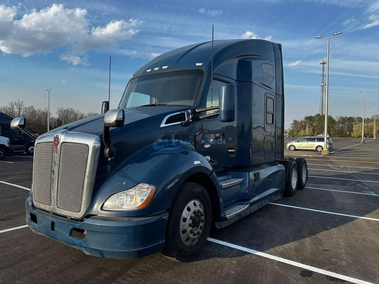 2020 KENWORTH T680 Sleeper Trucks
