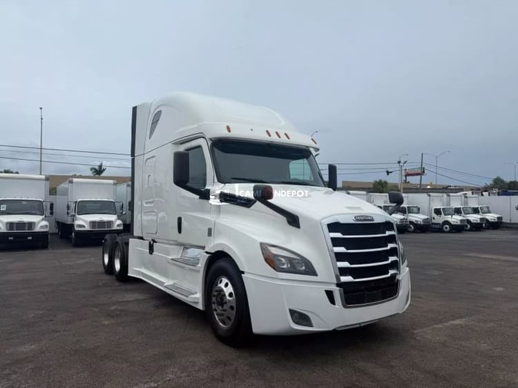 2020 FREIGHTLINER CASCADIA 126 Sleeper Trucks