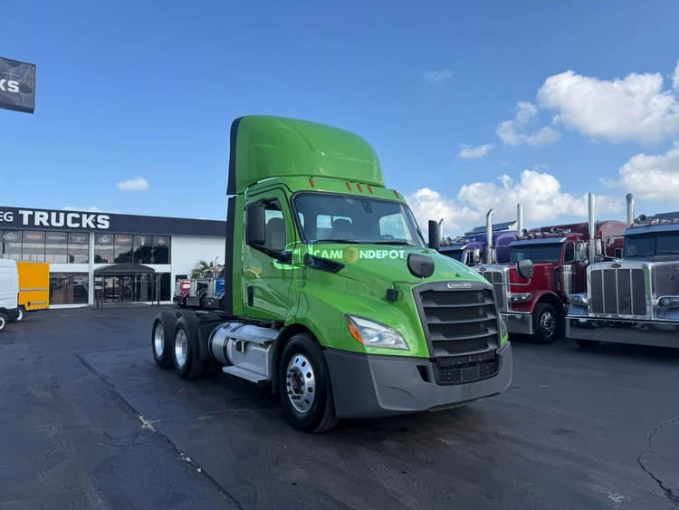 2020 FREIGHTLINER CASCADIA 116 Day Cab Trucks