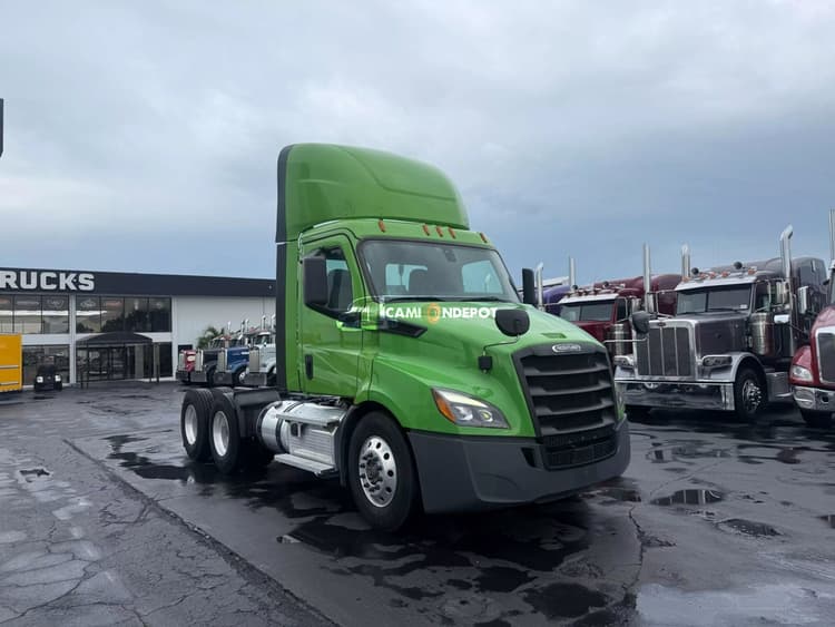 2020 FREIGHTLINER CASCADIA 116 Day Cab Trucks