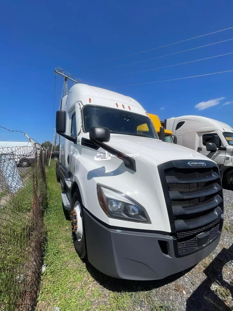 2021 FREIGHTLINER Cascadia New Cascadia 126 Sleeper Trucks