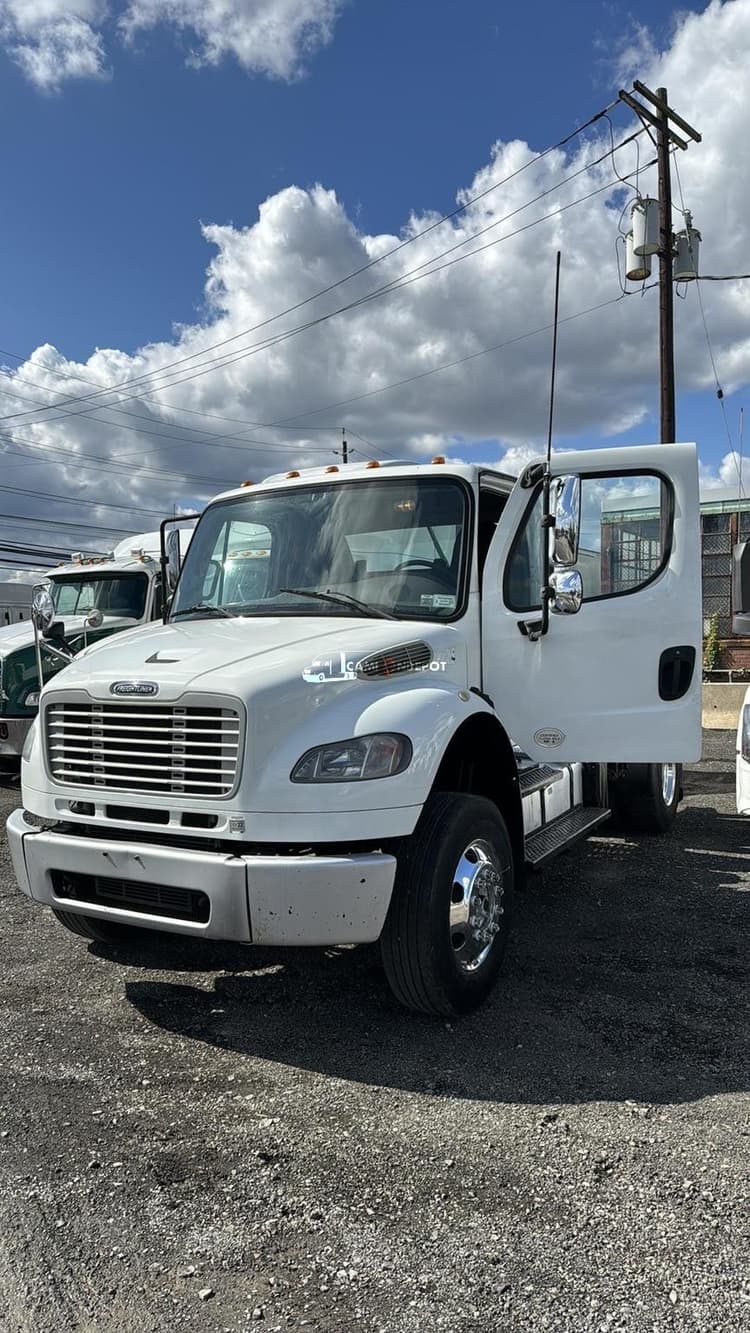 2014 FREIGHTLINER M106 M2 106 Business Class Day Cab Trucks