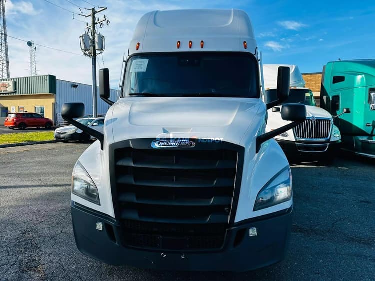 2021 FREIGHTLINER Cascadia New Cascadia 126 Sleeper Trucks