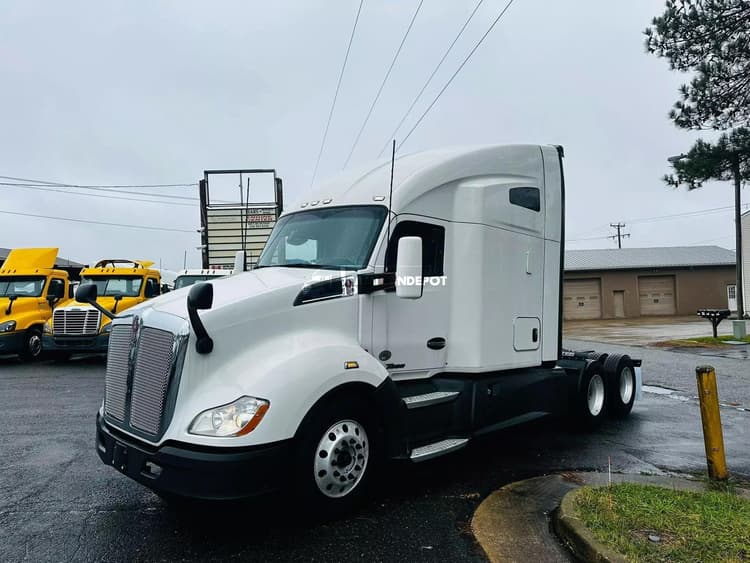 2020 KENWORTH T680 T680 Aerodynamic Sleeper Trucks