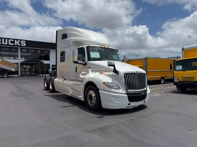 2018 INTERNATIONAL LT 625 Sleeper Trucks