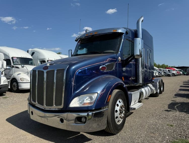 2016 PETERBILT 579 Sleeper Trucks