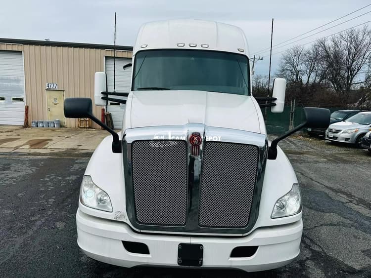 2019 KENWORTH T680 T680 Aerodynamic Sleeper Trucks