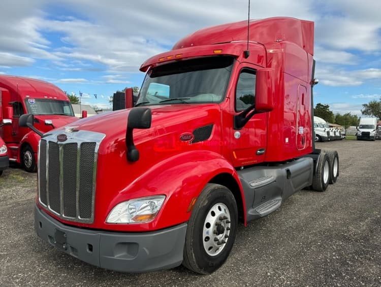 2019 PETERBILT 579  Sleeper Trucks