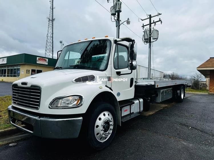 2017 FREIGHTLINER M106 M2 106 Business Class Crew Cab Flatbed Trucks