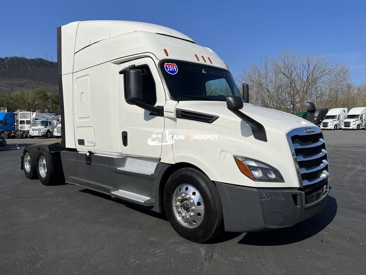 2019 FREIGHTLINER Cascadia New Cascadia 126 Sleeper Trucks