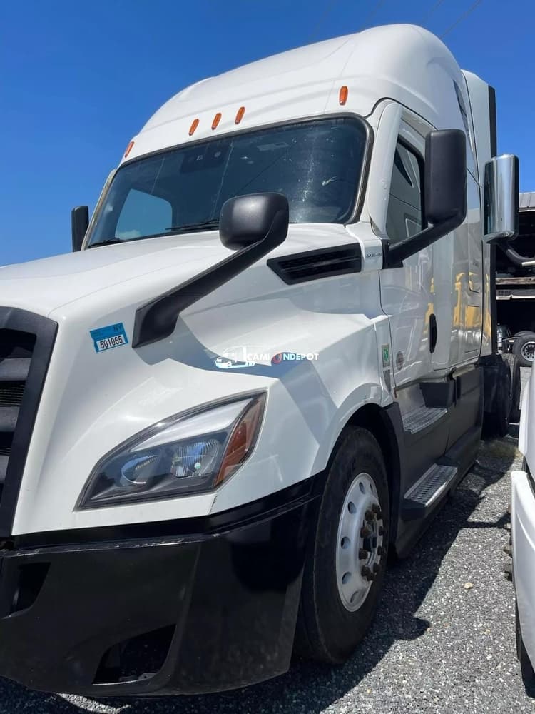 2020 FREIGHTLINER Cascadia New Cascadia 126 Sleeper Trucks