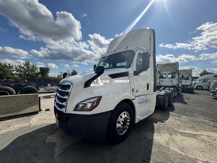 2019 FREIGHTLINER Cascadia New Cascadia 126 Day Cab Trucks
