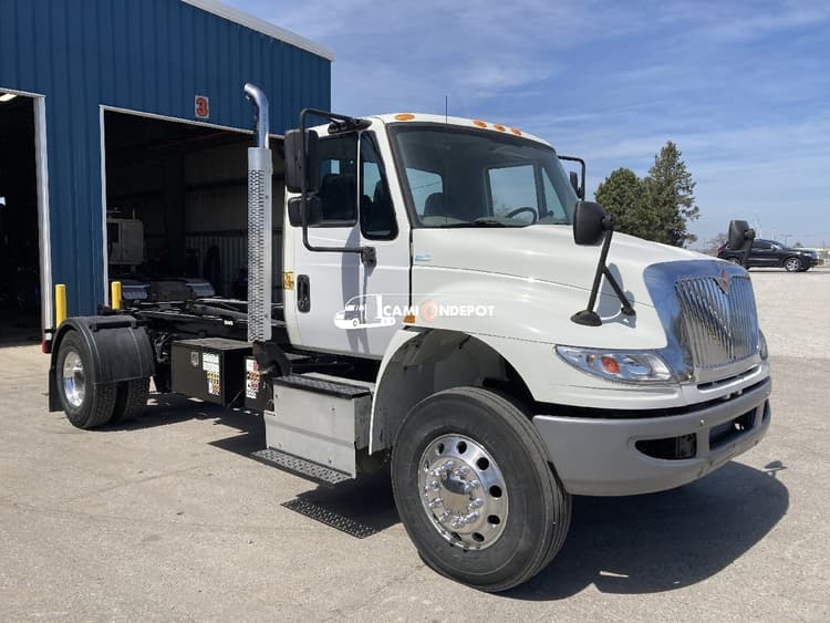 2016 INTERNATIONAL Durastar 4300 Hooklift Trucks