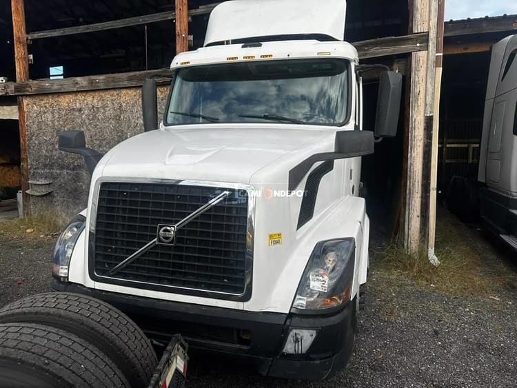 2015 VOLVO VNL VNL 300 Day Cab Trucks