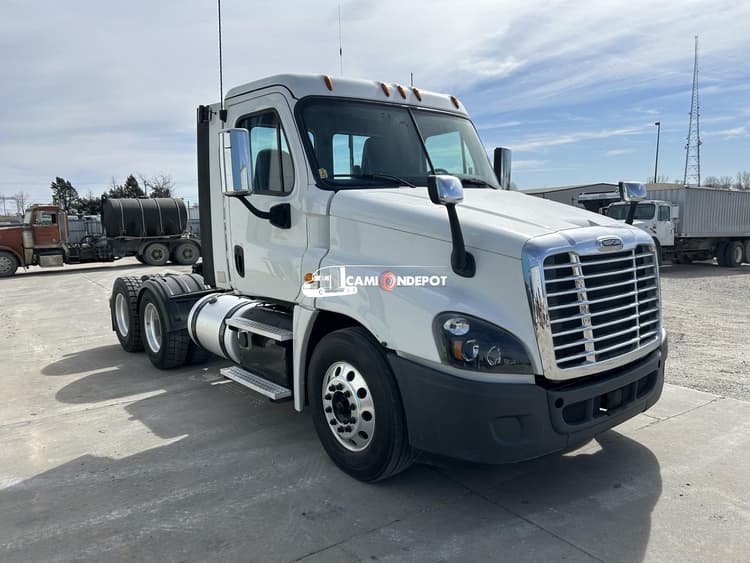 2019 FREIGHTLINER cascadia Day Cab Trucks
