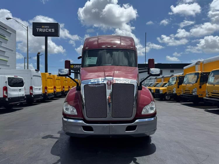 2020 KENWORTH T680 Sleeper Trucks