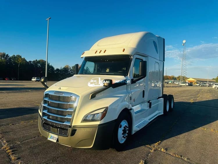 2019 FREIGHTLINER Cascadia 126 Sleeper Trucks