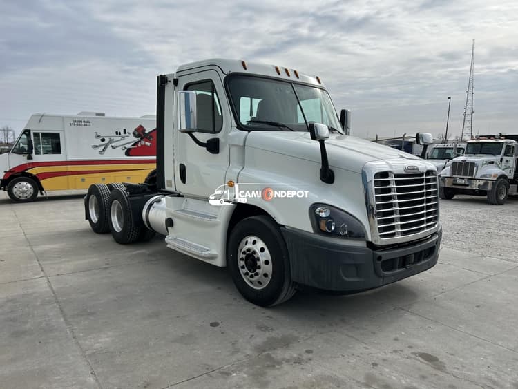 2020 FREIGHTLINER cascadia Day Cab Trucks