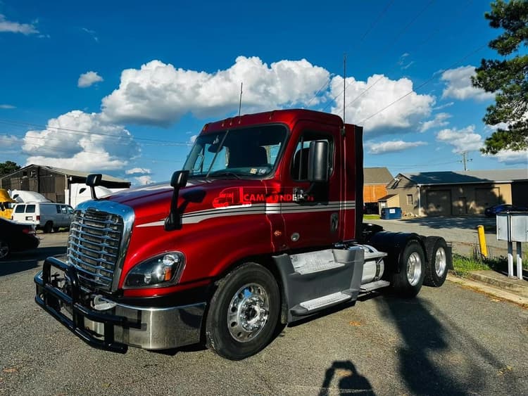 2017 FREIGHTLINER CASCADIA 125 Day Cab Trucks