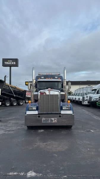 2019 KENWORTH W900L Sleeper Trucks