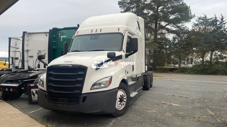 2020 FREIGHTLINER Cascadia 126 Sleeper Trucks