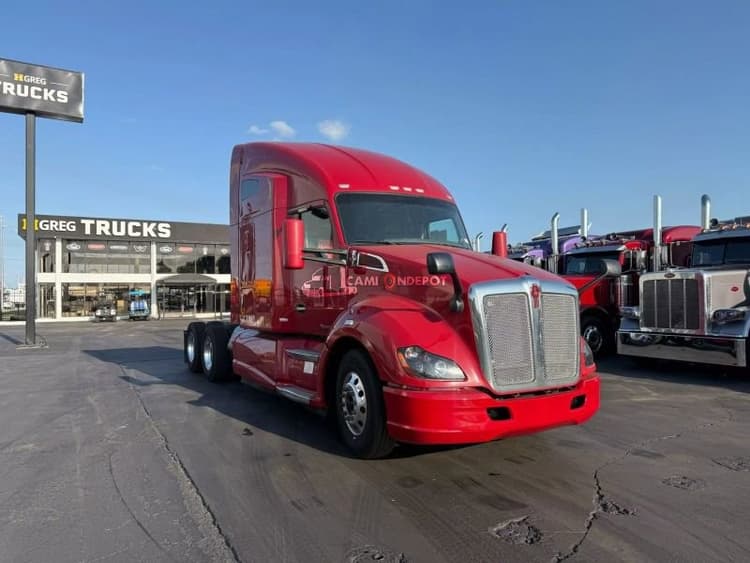 2015 KENWORTH T680 Sleeper Trucks