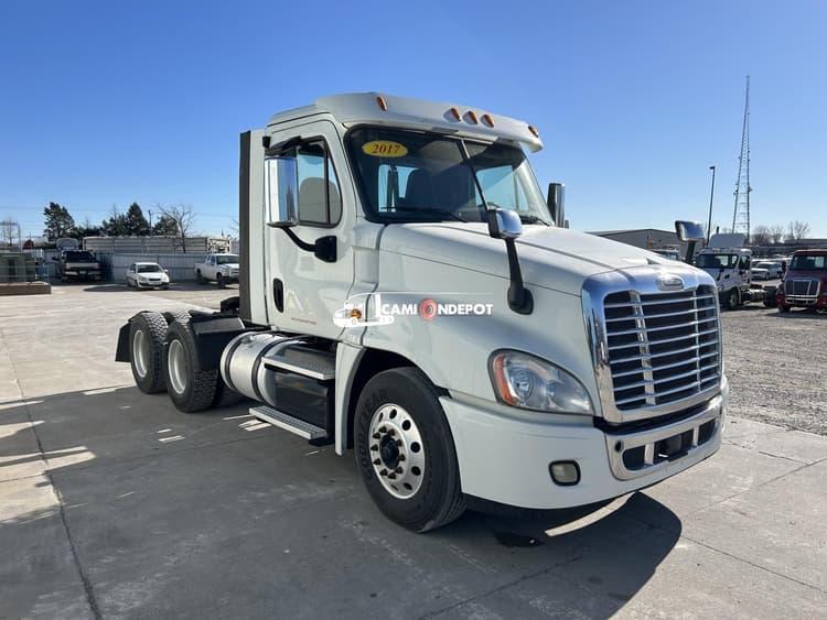 2017 FREIGHTLINER cascadia 125 Day Cab Trucks